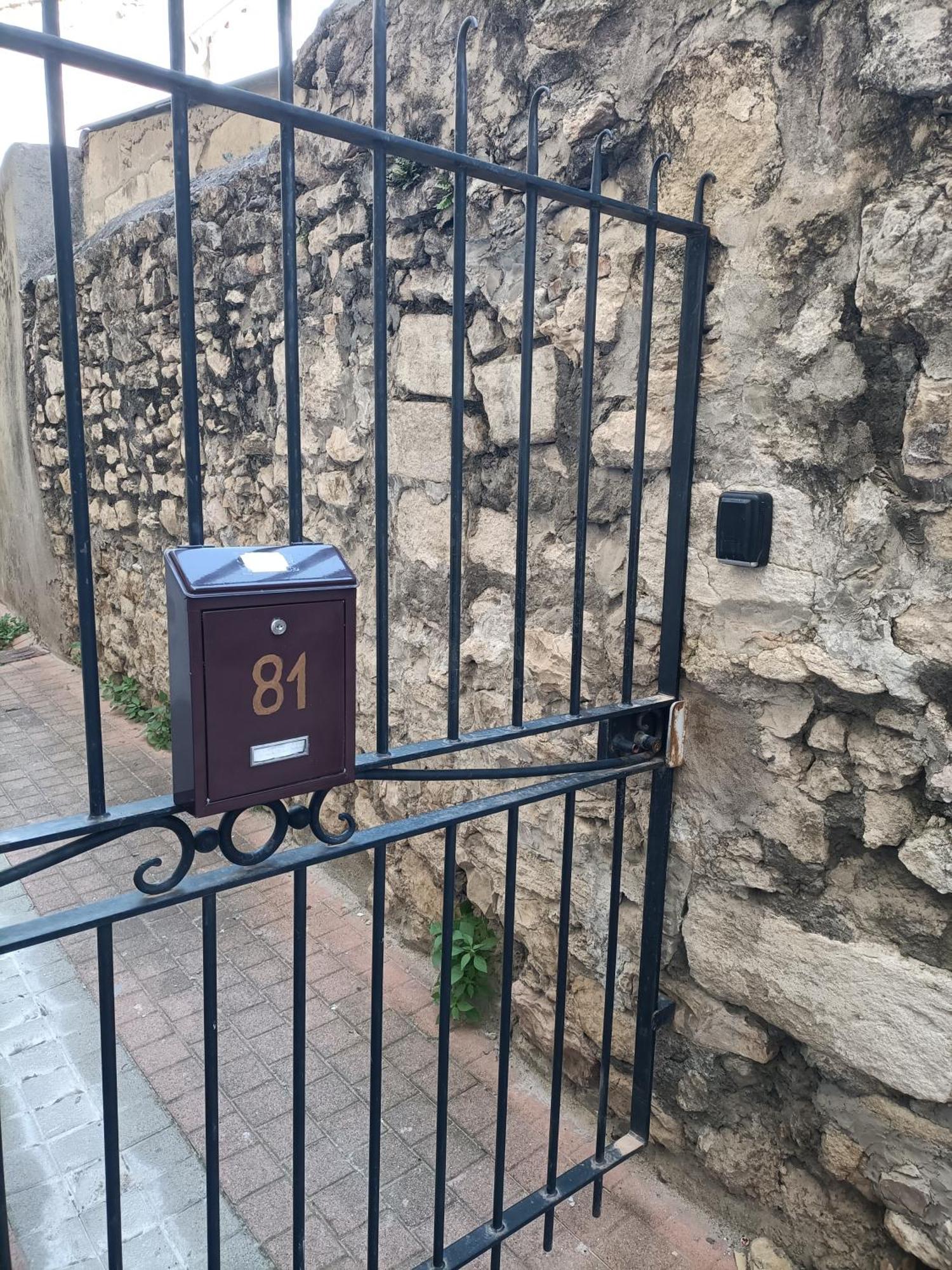 A Deux Pas D'Avignon Villa Aramon ภายนอก รูปภาพ